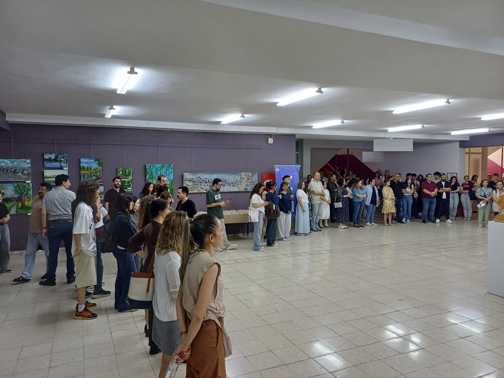 Trakya Üniversitesi, Edirne’nin doğal ve tarihi güzelliklerini sanatla buluşturan özel bir sergiye ev sahipliği yapıyor. 